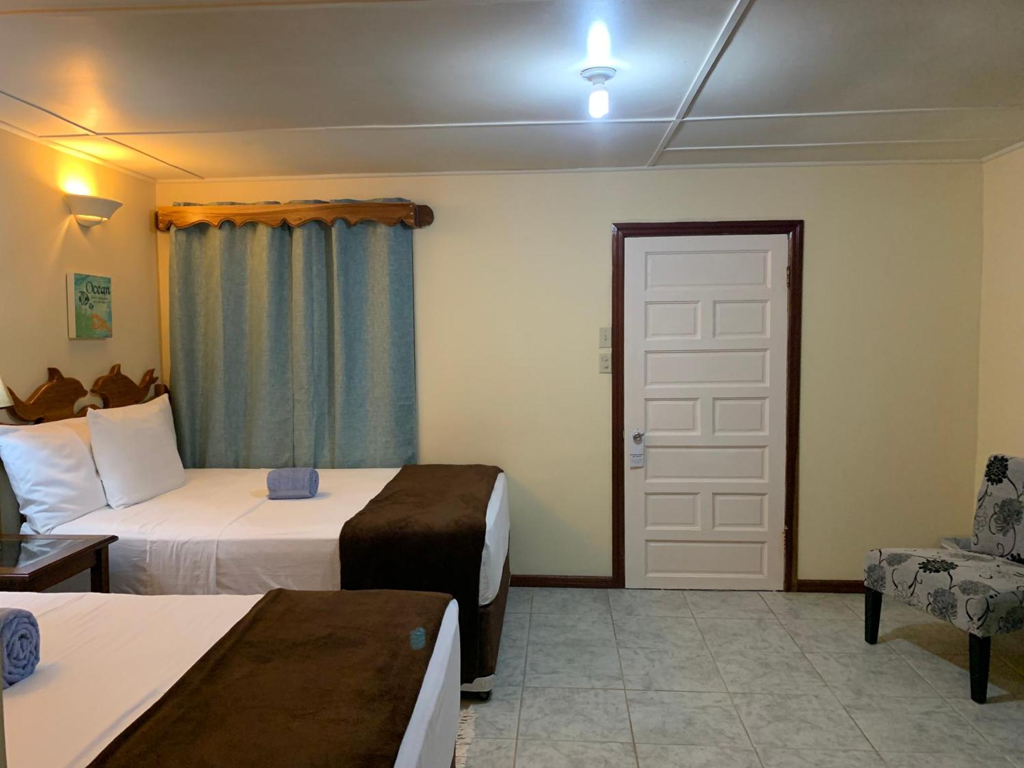 Blue Marlin Beach Resort Dangriga Δωμάτιο φωτογραφία